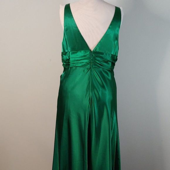 (16)❤️❤️ Host Pick❤️❤️NWT Faviana Hi-Low Plus Size Long Gown in Emerald Green - Picture 2 of 3